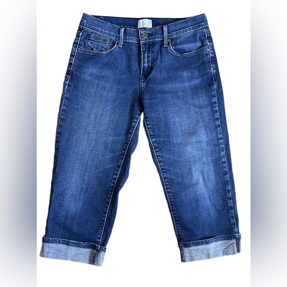 Levi's Dark Blue Cropped ๐ Jeans - Picture 2 of 6